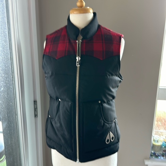 Moose knuckles Mirabel ladies peak vest 291 S. Brand New never worn. - Picture 4 of 10